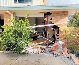  ?? Photos / Megan Wilson ?? A reversing car crashed into the house of Bill and Kim Biehler yesterday afternoon.