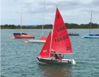  ??  ?? LEFT Messing about in boats is in the family’s blood RIGHT Duchess having a thorough once-over during her survey