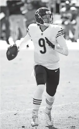  ?? BOB DONNAN/USA TODAY SPORTS ?? Bears quarterbac­k Nick Foles looks to pass against the Panthers on Oct. 18. The 5-1 Bears visit the 4-2 Rams on Monday night.