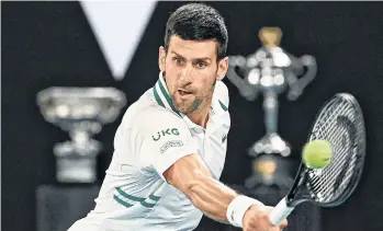  ?? /EFE. ?? Novak Djokovic igualó a Rafael Nadal al alcanzar su vigésima octava final de un torneo de ‘Grand Slam’, luego de eliminar al sorpresivo ruso Aslan Karatsev.