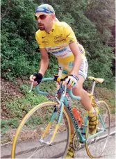  ??  ?? MARCO PANTANI ganó ocho etapas de montañaen el Tour de Francia durante su carrera.