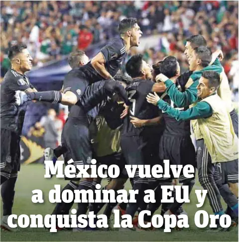  ?? | AP ?? Guillermo Ochoa fue reconocido con el Guante de Oro como mejor portero del torneo y Raúl Jiménez recibió el Balón de Oro.