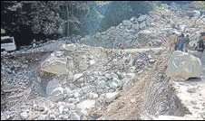  ?? HT PHOTO ?? Landslide on Badrinath Highway.