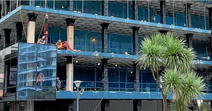  ?? ROBERT KITCHIN/STUFF ?? Window units being installed during the redevelopm­ent of Wellington’s Charles Fergusson tower.