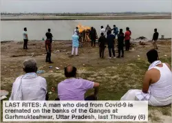  ??  ?? LAST RITES: A man who died from Covid-9 is cremated on the banks of the Ganges at Garhmuktes­hwar, Uttar Pradesh, last Thursday (6)