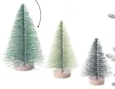  ??  ?? Ensemble de trois sapins décoratifs,
Ikea, 3,99 $