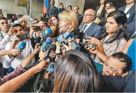  ??  ?? La funcionari­a afín al chavismo se presentó ante el Tribunal Supremo.