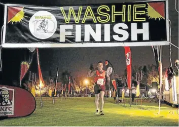  ?? Picture: STEPHANIE LLOYD ?? LEGEND: Johan van der Merwe wins his third Washie 100 in 13:21:49