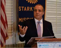  ?? (Photo by Charlie Benton, SDN) ?? Mimmo Parisi, director of nSPARC at MSU, speaks to the Starkville Rotary Club Monday. Parisi explained nSPARC’s role and the importance of data in daily life.