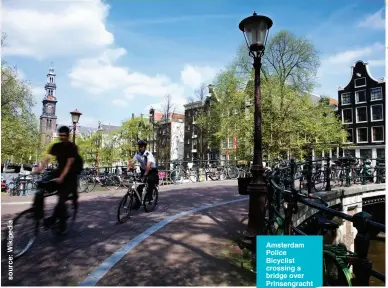  ??  ?? Amsterdam Police Bicyclist crossing a bridge over Prinsengra­cht