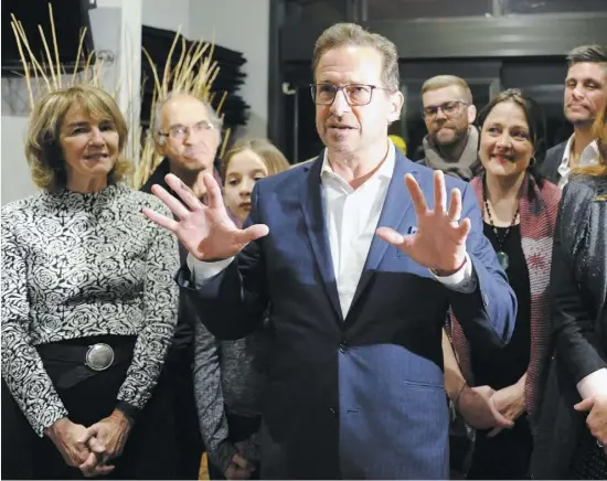  ?? PHOTO PASCAL HUOT ?? Yves-François Blanchet a conclu une longue journée de campagne dans un resto-bar de Beaupré, près de Québec.