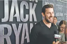  ??  ?? La estrella de la serie, John Krasinski, ante la prensa, durante el estreno.