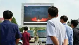  ?? REUTERS
FOTO ?? In Noord-Korea werd groots uitgepakt met de lancering van de raket.
