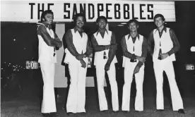  ?? Photograph: Courtesy of John Gibbs ?? ‘It was what people wanted to hear’ … The Sandpebble­s outside the Beverly Hills Motor Hotel in Toronto, Canada.