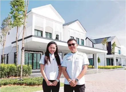  ?? PIC BY AMIR IRSYAD OMAR ?? Eco World Developmen­t Group Bhd’s northern region general manager Chan Soo How (right) and sales and marketing senior manager Eunice Lee at the Eco Horizon show unit in Batu Kawan, Penang recently.