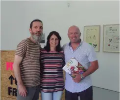  ??  ?? Peter, Diana Rosa Riesco y Nuno Sacramento en Lisboa.