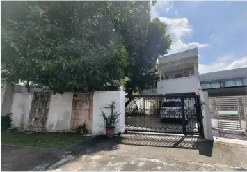  ?? ?? The two-storey, semi-detached property at Vaughan Road will be put up for auction on May 25