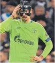  ?? FOTO: DPA ?? Zum Maske-Raufen: Schalkes Benjamin Stambouli.