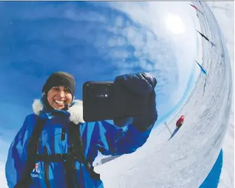  ?? PHOTOS: PREET CHANDI ?? Preet Chandi, a 32-year-old British-indian Army officer, takes a selfie at the South Pole after reaching the station in 40 days, eight days ahead of her schedule.