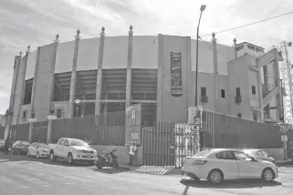  ?? FERNANDO MALDONADO ?? La Plaza de toros de Morelia fue clausurada por la FGE luego del tiroteo de ayer