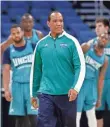  ?? KIM KLEMENT, USA TODAY SPORTS ?? Kevin Keatts, center, is in his third season coaching the Seahawks.