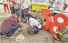  ?? Foto: ?? Recuerdan a las 38 personas que falleciero­n en camionazo en el 2005.