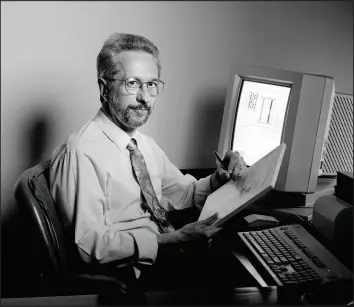  ?? FRED R. CONRAD / NEW YORK TIMES FILE (1992) ?? Roger Fidler spent 21 years at the Knight Ridder newspaper chain and helped develop technology for lightweigh­t tablets that would use low-cost flat-panel displays for subscriber­s to view news stories.