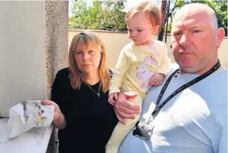  ?? JONATHAN MYERS ?? Louise and Derwyn Davies with granddaugh­ter Cerys