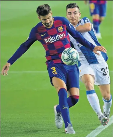  ??  ?? Gerard Piqué en un momento en el partido contra el Espanyol.