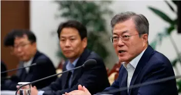  ?? Hwang gwang-mo/YonHaP VIa aP ?? In this Thursday photo, South Korean President Moon Jae-in (right) speaks during a meeting to make preparatio­ns for upcoming summit between South and North Korea in Pyongyang.