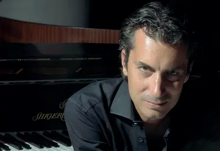 Dal pianoforte alle nuvole Cominati il pianista-pilota - PressReader