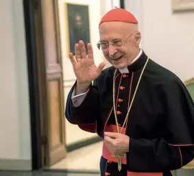  ?? (foto Ansa) ?? Il saluto
Angelo Bagnasco, 77 anni, saluta dopo aver annunciato il suo successore