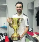  ?? FOTO: MD ?? Xavi con la Supercopa de Qatar