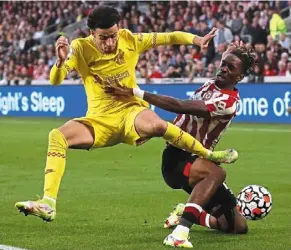  ?? — reuters ?? Going all out: Liverpool’s Curtis Jones (left) vying for the ball with brentford’s Ivan toney.