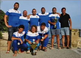  ?? (Photo Ly. F.) ?? Les seniors, Arnaud et Romain Vincent, Antony Mussou, Kévin Van Huffel, Yannick Saulnier et Marcus Lemée (absent sur la photo), Franck Mussou le président et les minimes Alessandro, Etan et Mathéo.