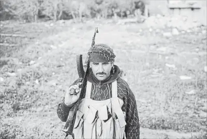  ?? FELIPE DANA THE ASSOCIATED PRESS ?? A Syrian Democratic Forces fighter waits to be taken to an advanced position near the last land held by IS militants in Baghouz, Syria.