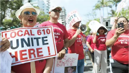  ??  ?? El derecho de antigüedad de los empleados del San Juan Hotel ha sido la ficha principal del tranque en negociacio­nes entre la unión y la alta gerencia de la hospedería.