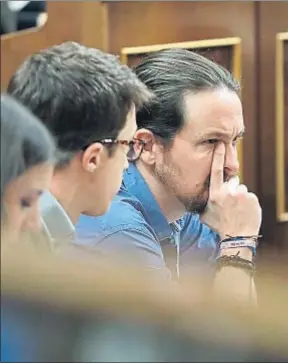  ?? CHEMA MOYA / EFE ?? Errejón e Iglesias en el Congreso de los Diputados