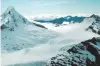  ?? PHOTO: ODT FILES ?? Mt Aspiring and across the Bonar Glacier towards Mt French (top right). Quarterdec­k Pass leads off the glacier behind Mt French.