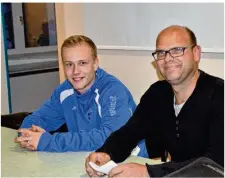  ??  ?? Romain Lair, le nouvel éducateur sportif, et David Renouf, président du football-club intercommu­nal du Bocage.