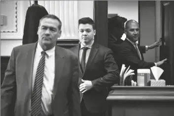  ?? KRAJACIC
AP PHOTO/SEAN ?? Kyle Rittenhous­e, center, enters the courtroom with his attorneys Mark Richards, left, and Corey Chirafisi for a meeting called by Judge Bruce Schroeder at the Kenosha County Courthouse in Kenosha, Wis., on Thursday.