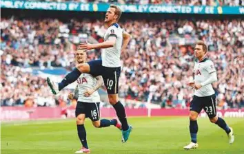  ?? AFP ?? Tottenham Hotspur’s Harry Kane (centre) celebrates after scoring during the FA Cup semi-final against Chelsea at Wembley Stadium in London on Saturday.