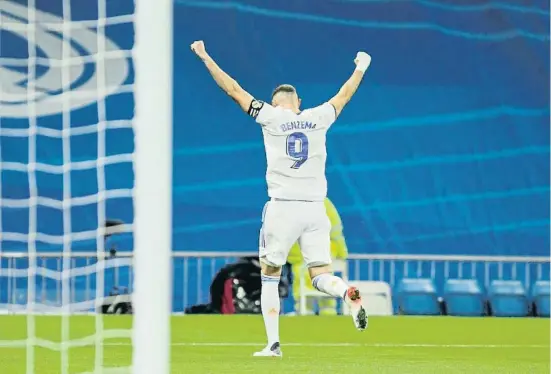  ?? Ba ?? Benzema celebrant l’únic gol del partit, que atorga tres punts molt valuosos al Madrid