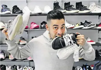  ?? 20M ?? Sneakernes­s-Mitgründer Sergio Muster trägt am liebsten die Sneaker von Off-White und Nike.