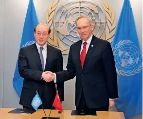  ??  ?? China’s Permanent Representa­tive to the UN Liu Jieyi (left front) and Edmond Mulet, UN secretary-general’s chef de cabinet, shake hands after signing an agreement to establish the Peace and Developmen­t Fund. China will contribute US $200 million in...