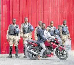  ?? AP ?? Police stand guard outside the Prime Minister’s office in Port-au-Prince, Haiti yesterday.
