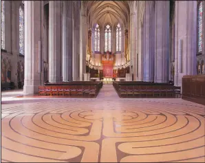  ?? ?? A labyrinth floor decorates the nave of Grace Cathedral.