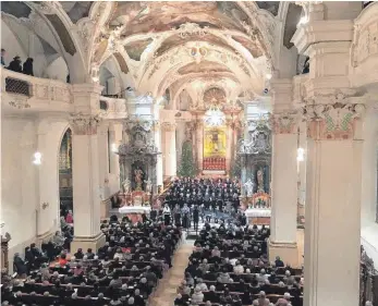  ?? FOTO: BEURONER CHOR ?? Auf Auftritte vor Publikum wie hier beim Weihnachts­konzert freuen sich die Mitglieder des Beuroner Chors immer besonders. Doch im vergangene­n Jahr waren Auftritte durch die Corona-Pandemie nicht möglich.