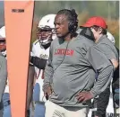  ?? LARRY C. LAWSON/ CAL SPORT MEDIA VIA AP IMAGES ?? Lincoln University head coach Desmond Gumbs watches his Oaklanders take another loss in 2022 against the Portland State Vikings in Hillsboro, Ore.