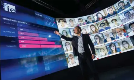  ??  ?? Presencia virtual. El aula del futuro permite que los profesores estén presentes físicament­e o en holograma.